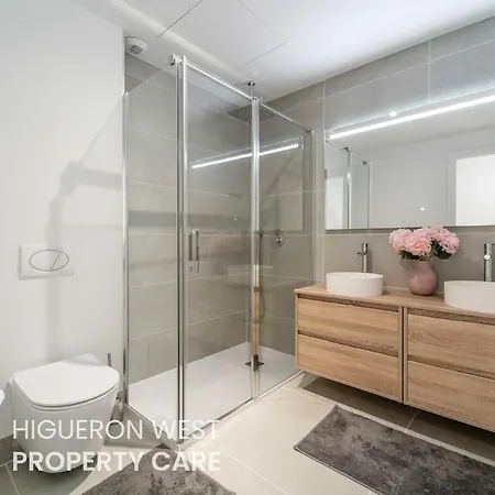 Private Garden - Pool Access And Terrace Near Carvajal Beach, 푸엔히롤라