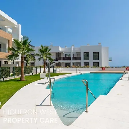 Private Garden - Pool Access And Terrace Near Carvajal Beach, 푸엔히롤라
